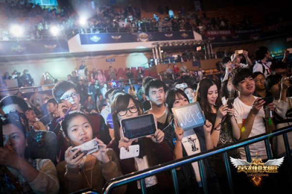 【视频】7月12日LPL夏季赛战果：EDG一骑绝尘，FPX跻身前三